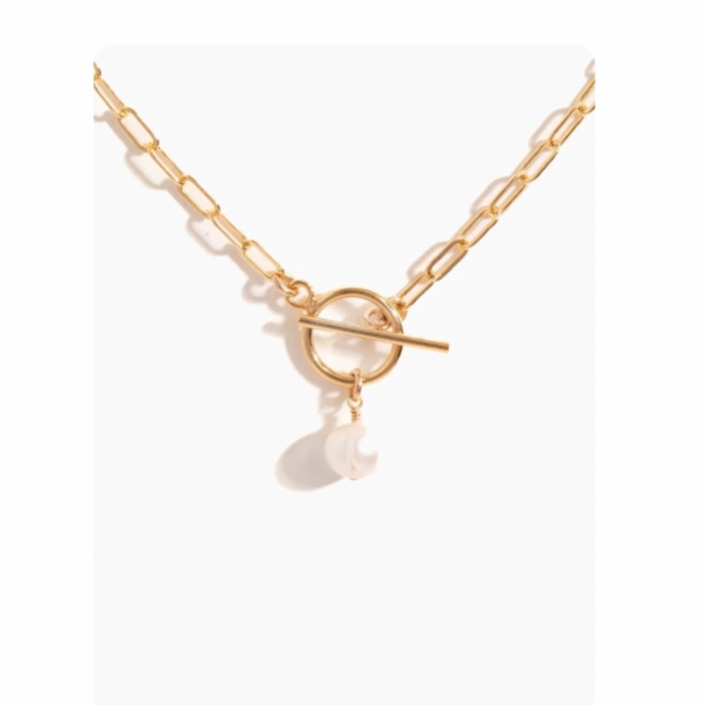 Toggle pearl necklace